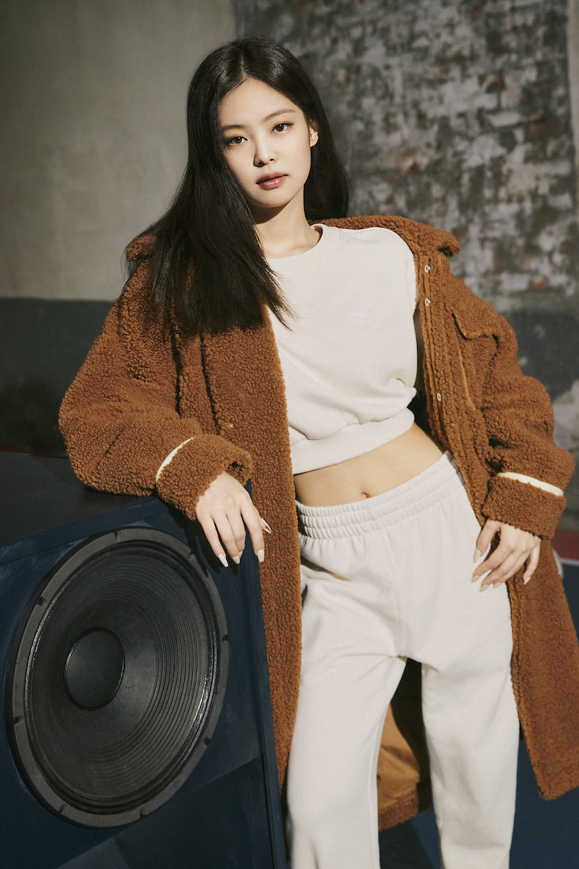 アディダスオリジナルス」の秋冬コレクションのビジュアルにBLACKPINK