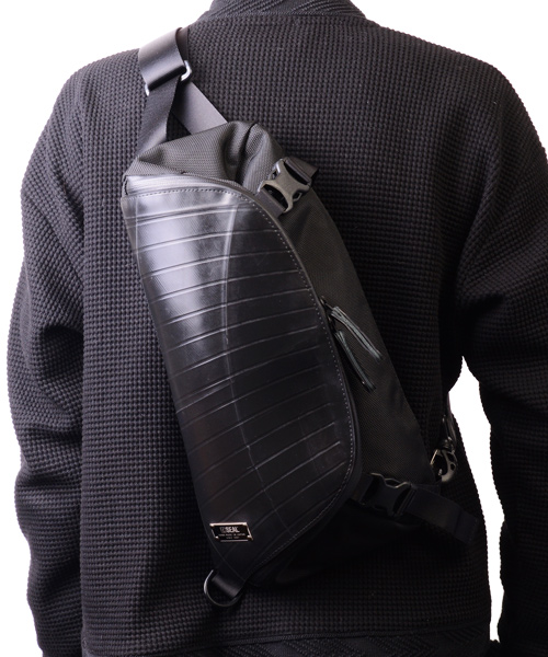 ワンショルダーバッグ エクスパンダブル Lite｜製品紹介｜バッグ