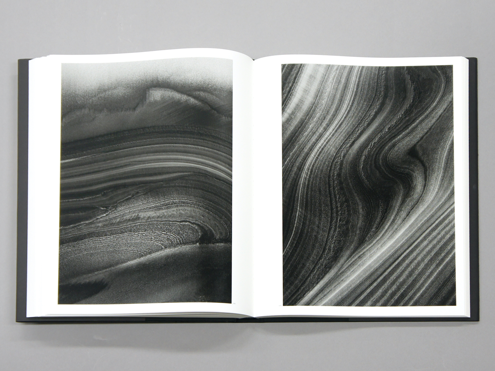 MARS 火星 ―未知なる地表 惑星探査機MROが明かす、生命の起源｜青幻舎