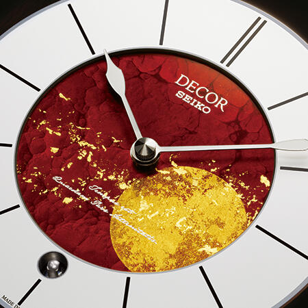 デコール セイコーより金箔で満月を表現した漆塗り仕上げの新モデルが