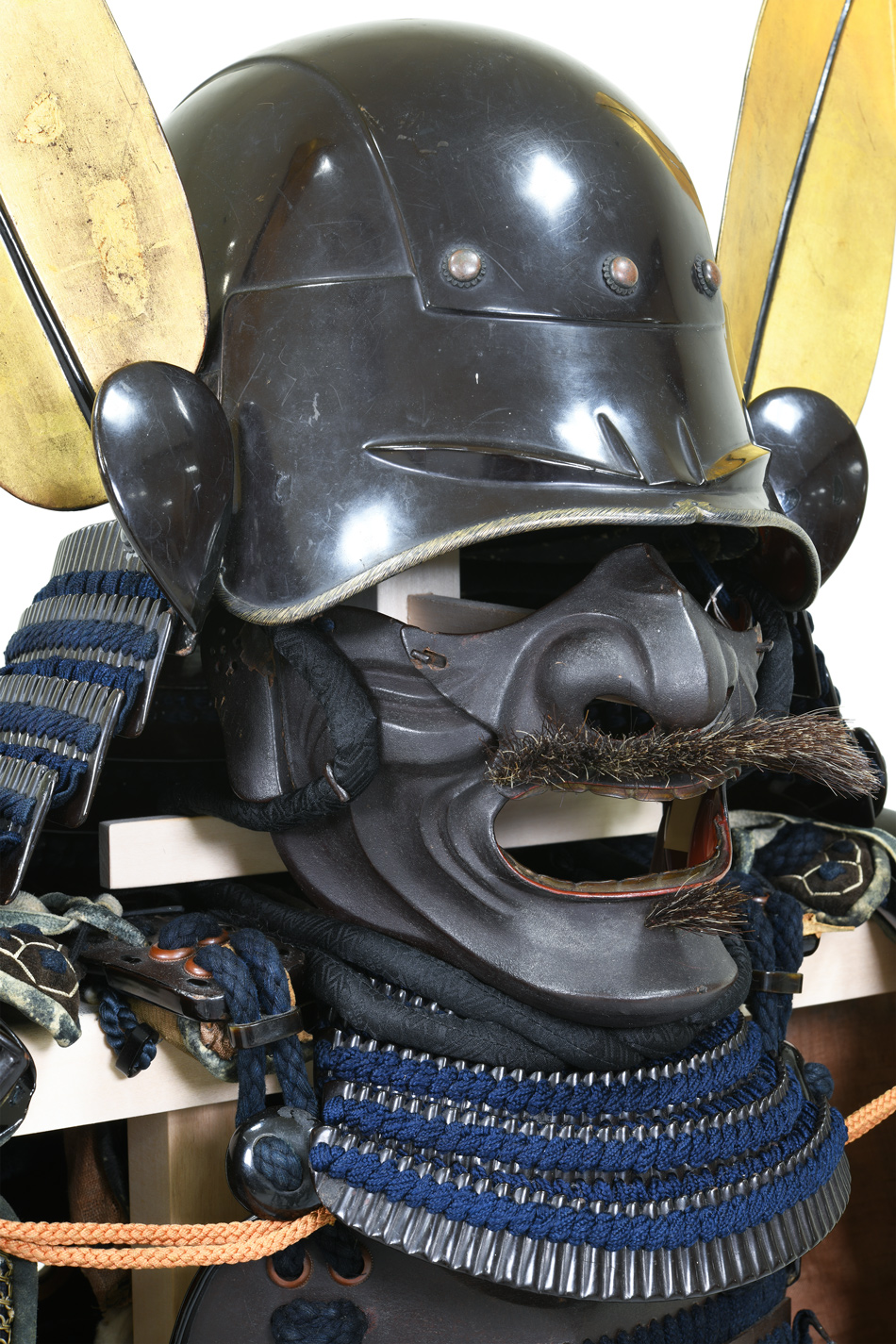 甲冑/鎧 鉄錆地南蛮横矧桶側五枚胴具足 鉄黒呂塗頭成脇立付兜 （BU