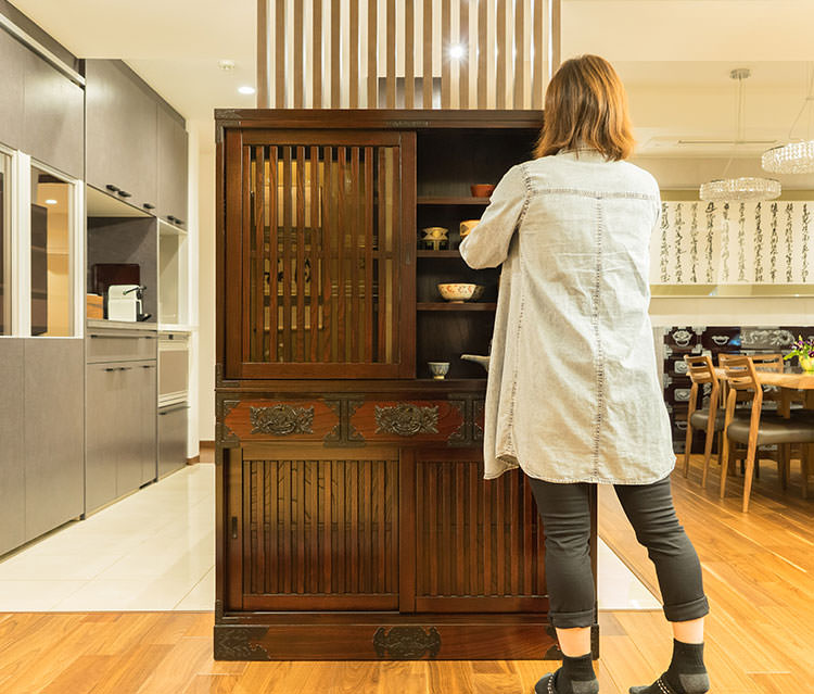 日本の伝統と品格 水屋箪笥のある暮らし