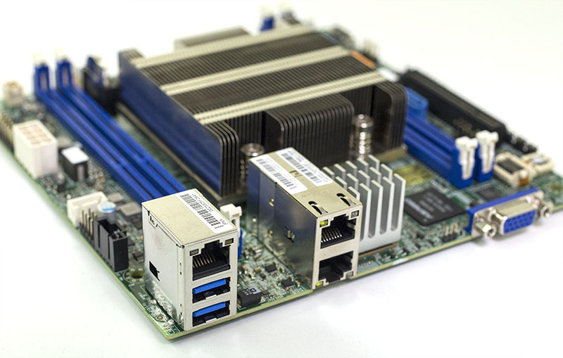 Supermicro X11SDV-4C-TLN2F Review with Intel Xeon D-2123IT
