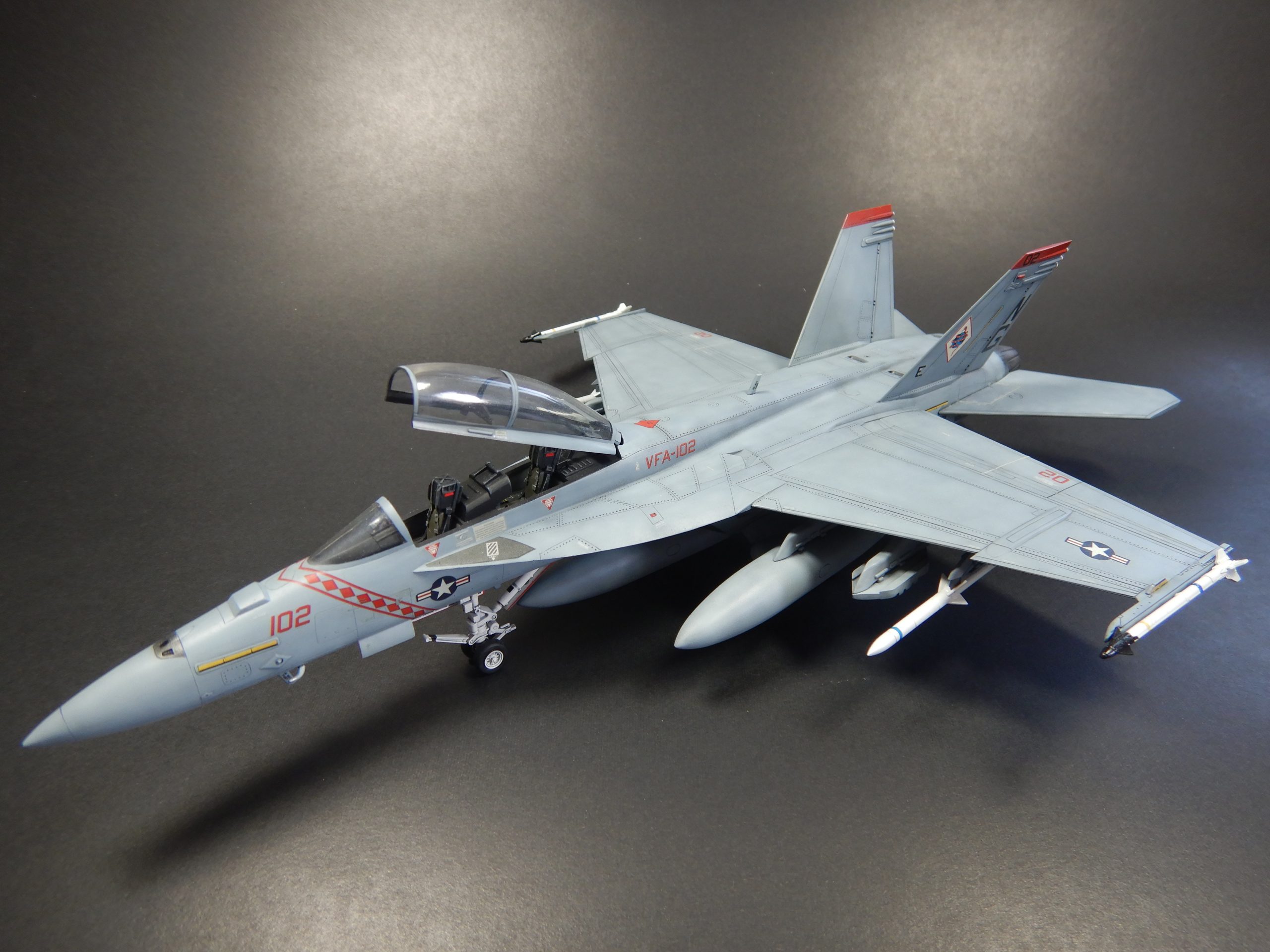 ハセガワ 1/72 アメリカ海軍 F/A-18F スーパーホーネット | 手動式模型工作