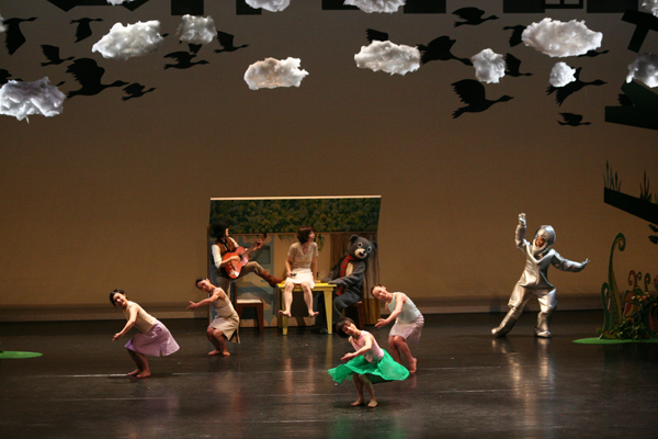 SHIFT 日本語版 | PEOPLE | 珍しいキノコ舞踊団