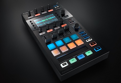 Native Instrumentsの次世代型PCDJコントローラーTraktor Kontrol D2が