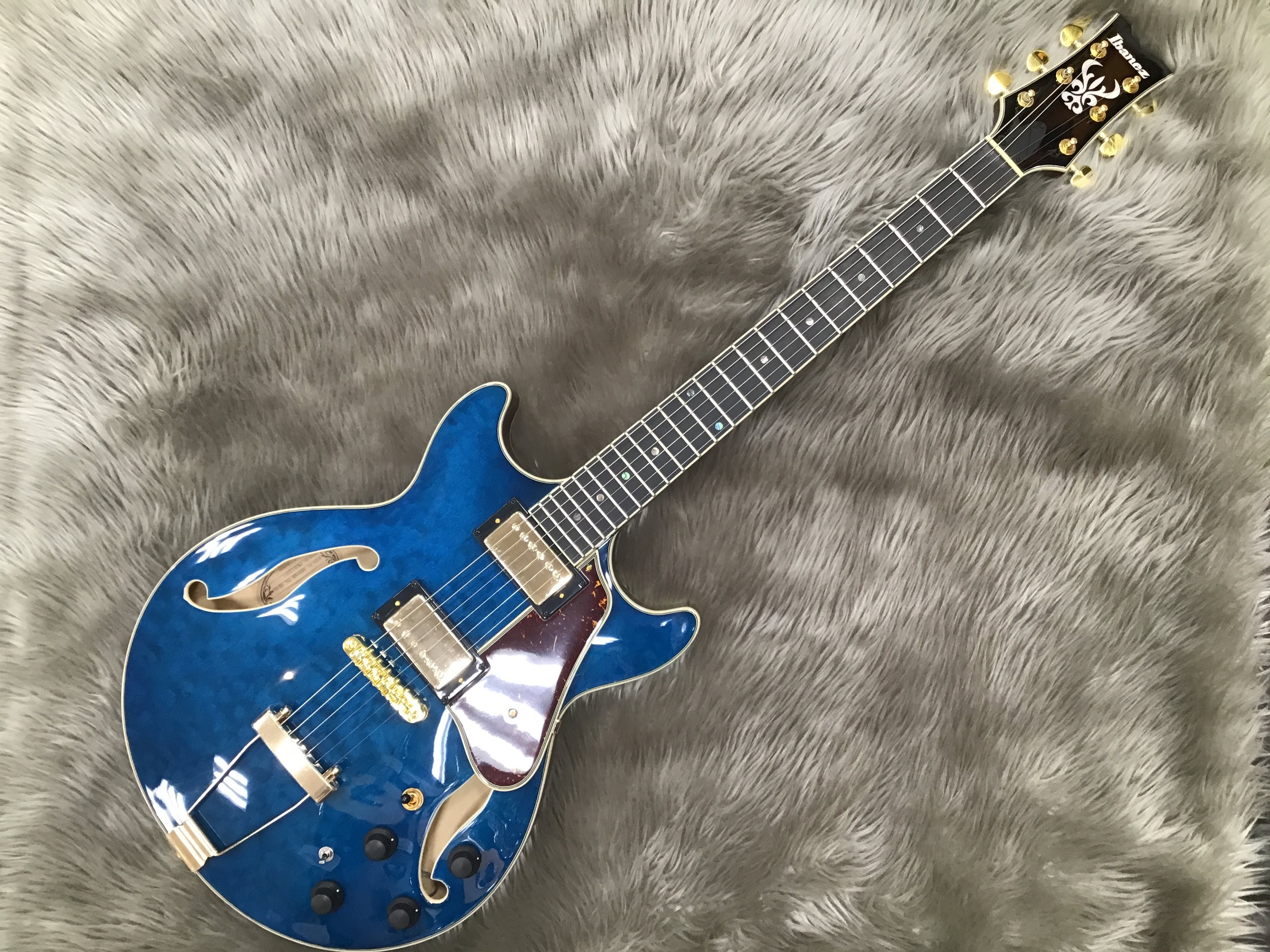 Ibanez×島村楽器のコラボセミアコ！ ”AMH90QM” 入荷しました！｜島村