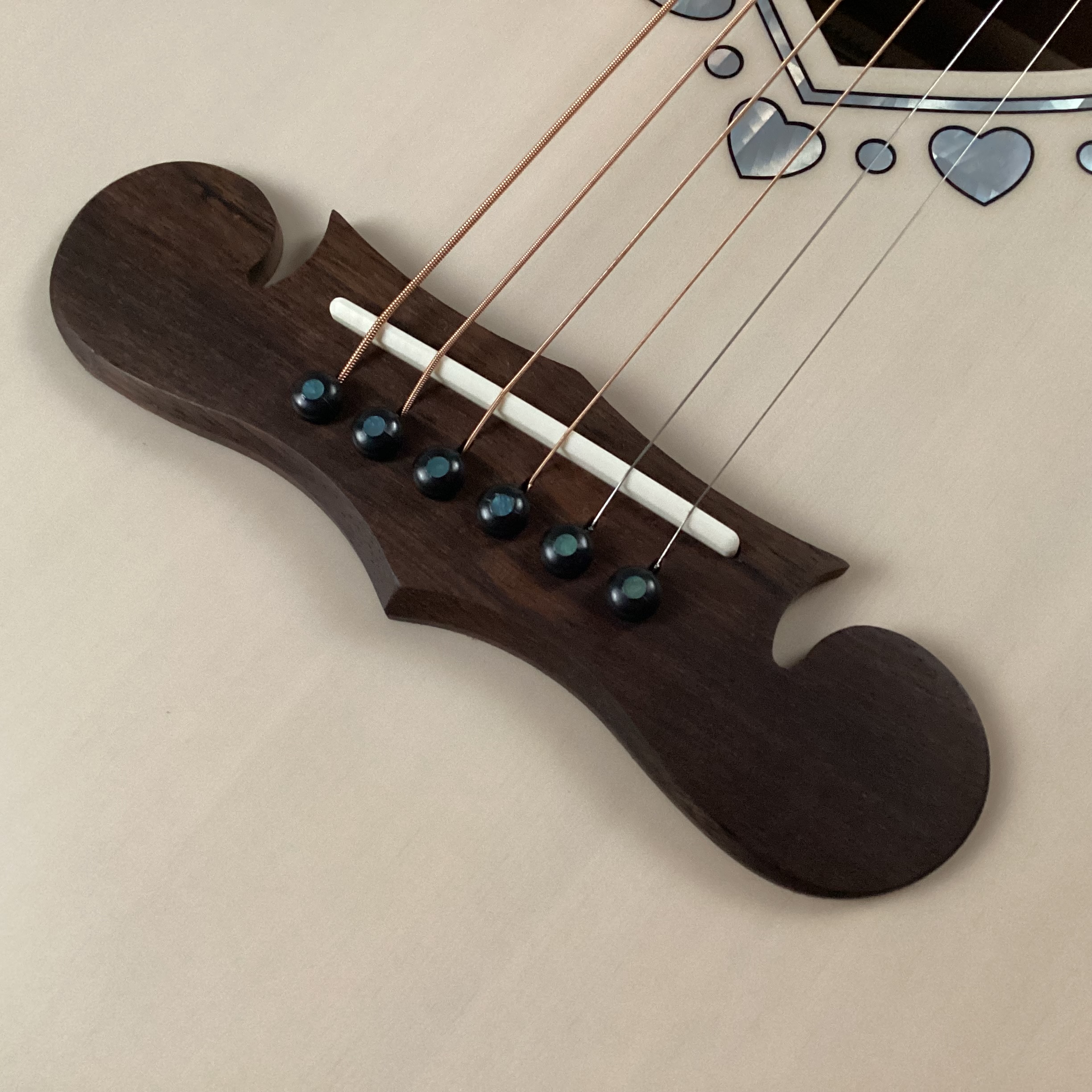 ハートのギター】chayプロデュース「CAF-85HCW-C」入荷しました