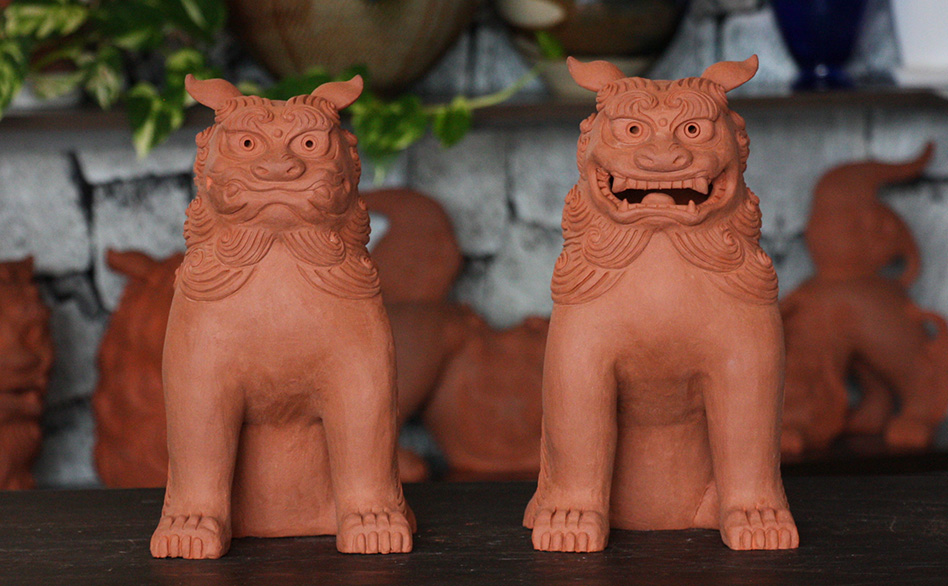 魔除け獅子「立正面シーサー」（小） 作 新垣信一