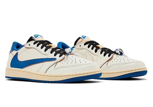 DM7866-104 フラグメントデザイン × トラヴィス・スコット × ナイキ