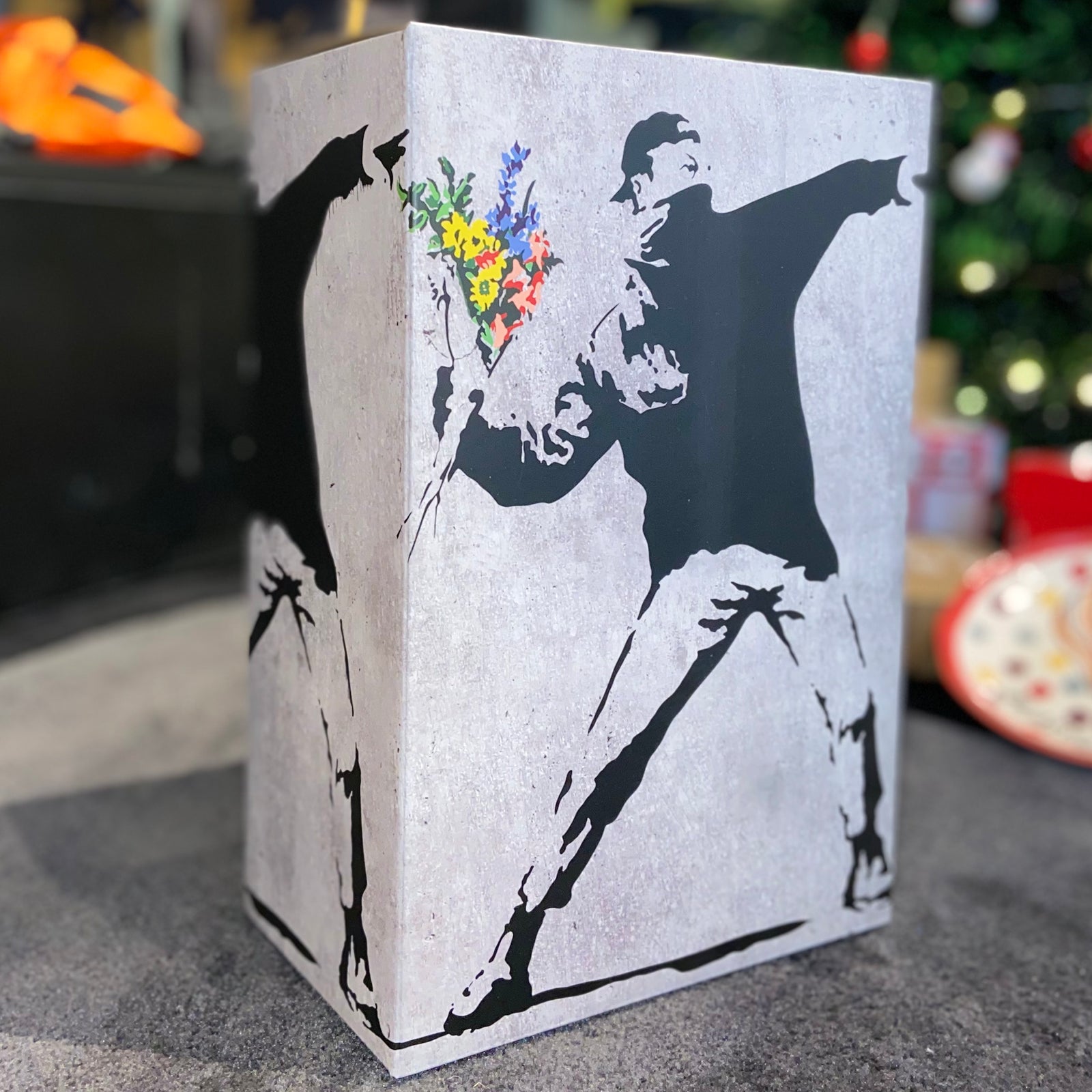 Be@rbrick x Brandalism - Banksy Flower Bomber 100% + 400% – Capsul