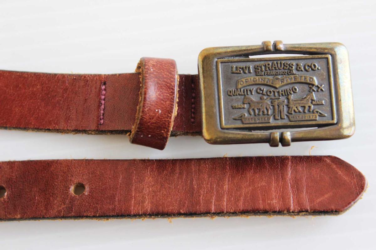 90s Levi'sリーバイス バックル レザー 細ベルト 赤茶 - Sixpacjoe Web