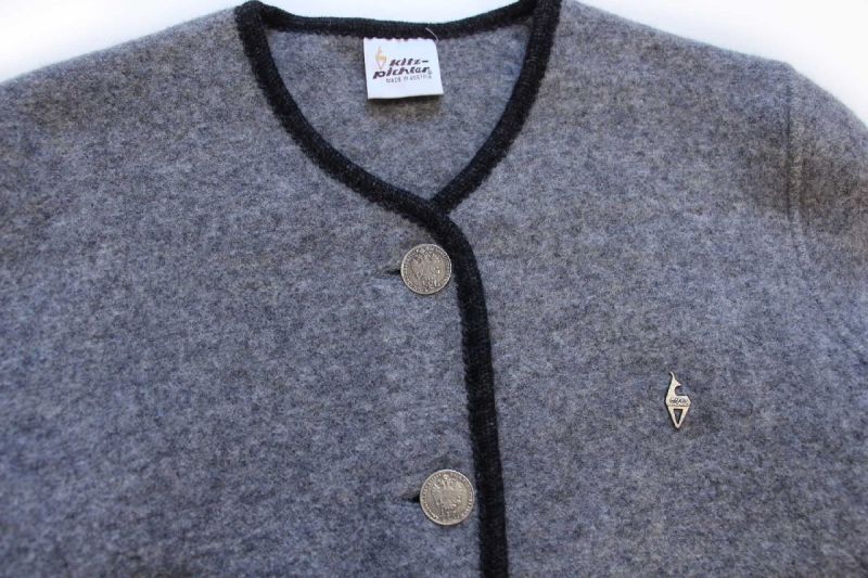 オーストリア製 Kitz-Pichler カモ刺繍入り ノーカラー チロリアン