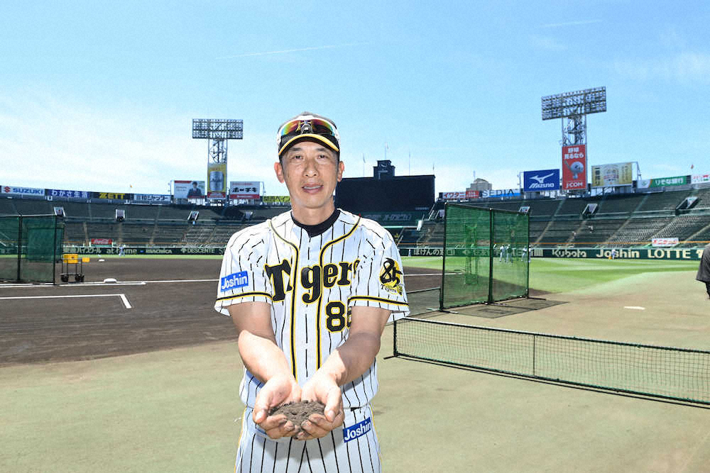 阪神が「甲子園の土」入りキーホルダーを高3球児に贈呈 - スポニチ