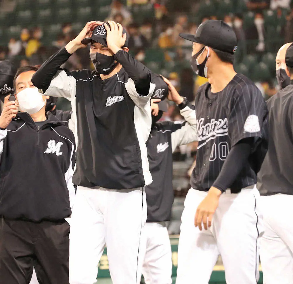 プロ初勝利のロッテ・佐々木朗希「両親に渡したい」 ウイニングボール