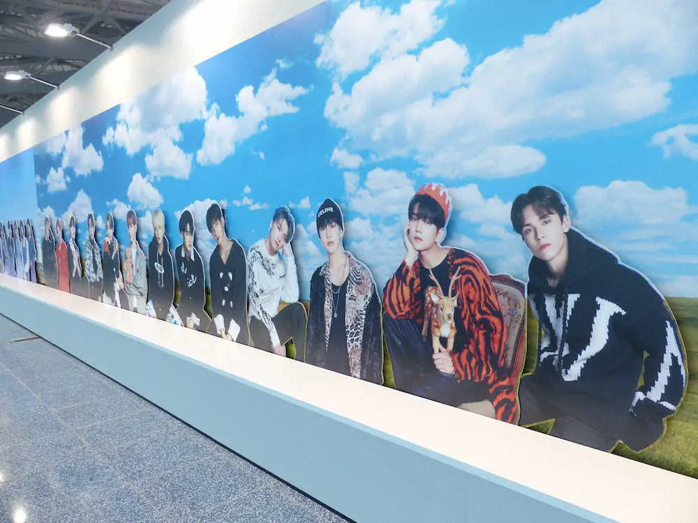 等身大パネルが設置された大型フォトゾーン - スポニチ Sponichi Annex