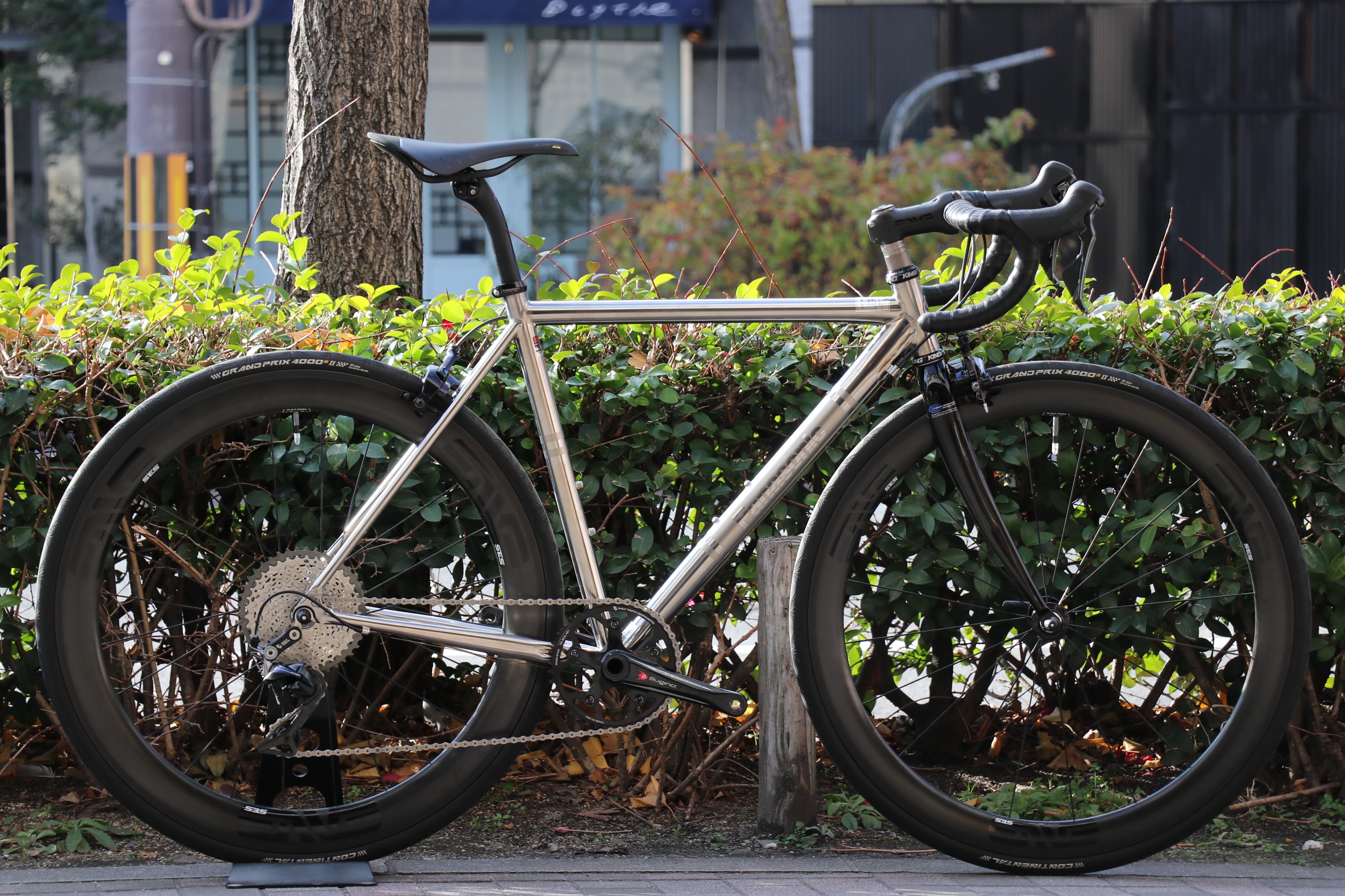 BLOG チタン独特の軽やかな乗り味に普遍的なホリゾンタルフレーム