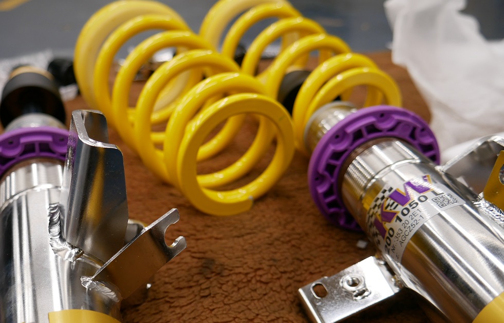 BMWだけでなくSUPRAオーナーをも魅了するKW V3サスペンションキット