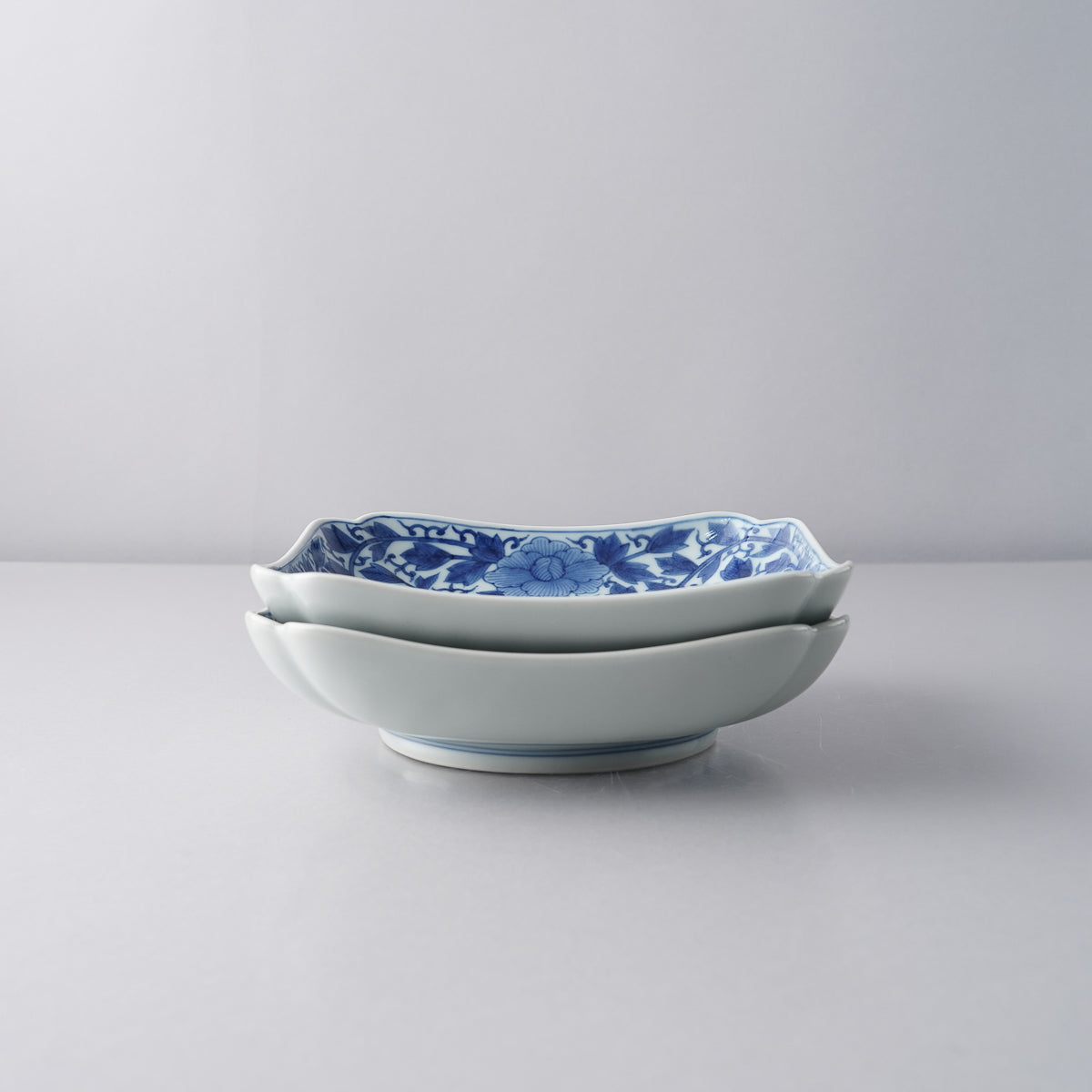 有田焼 染付 宝牡丹唐草 角切四方皿 15cm 李荘窯 - Studio1156