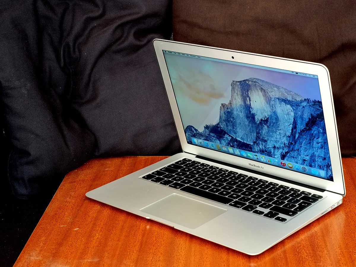 Apple MacBook Air 13インチ 2016年春 MMGF2J/A A1466 ☆ Corei5 1.6