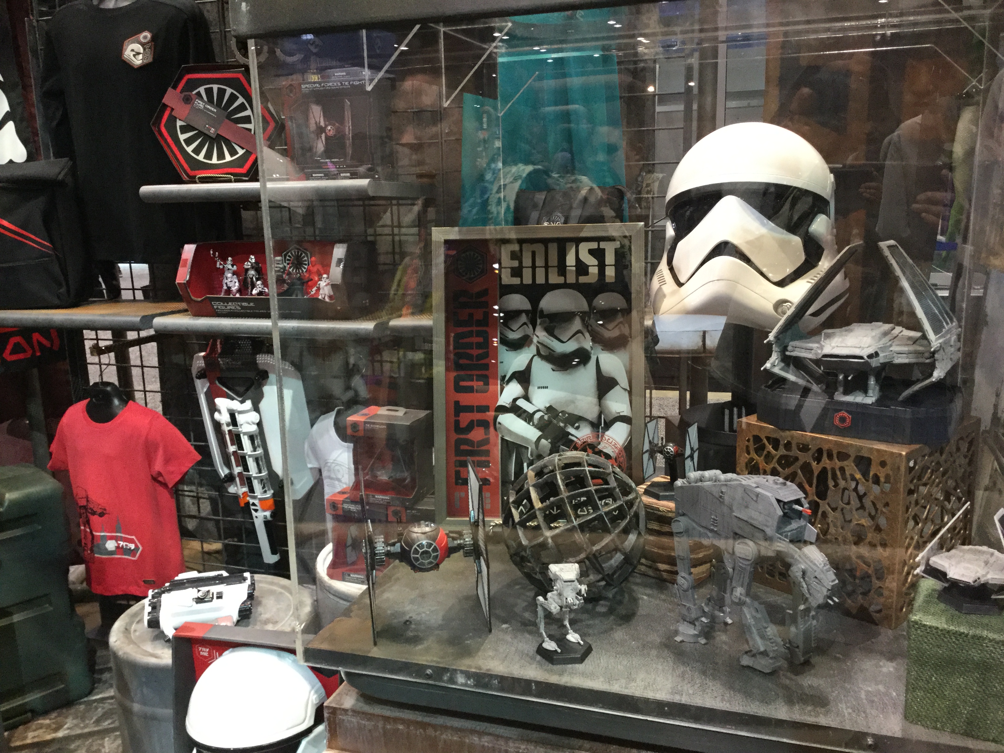 スター・ウォーズ：ギャラクシーズ・エッジ」ブース グッズレポート②