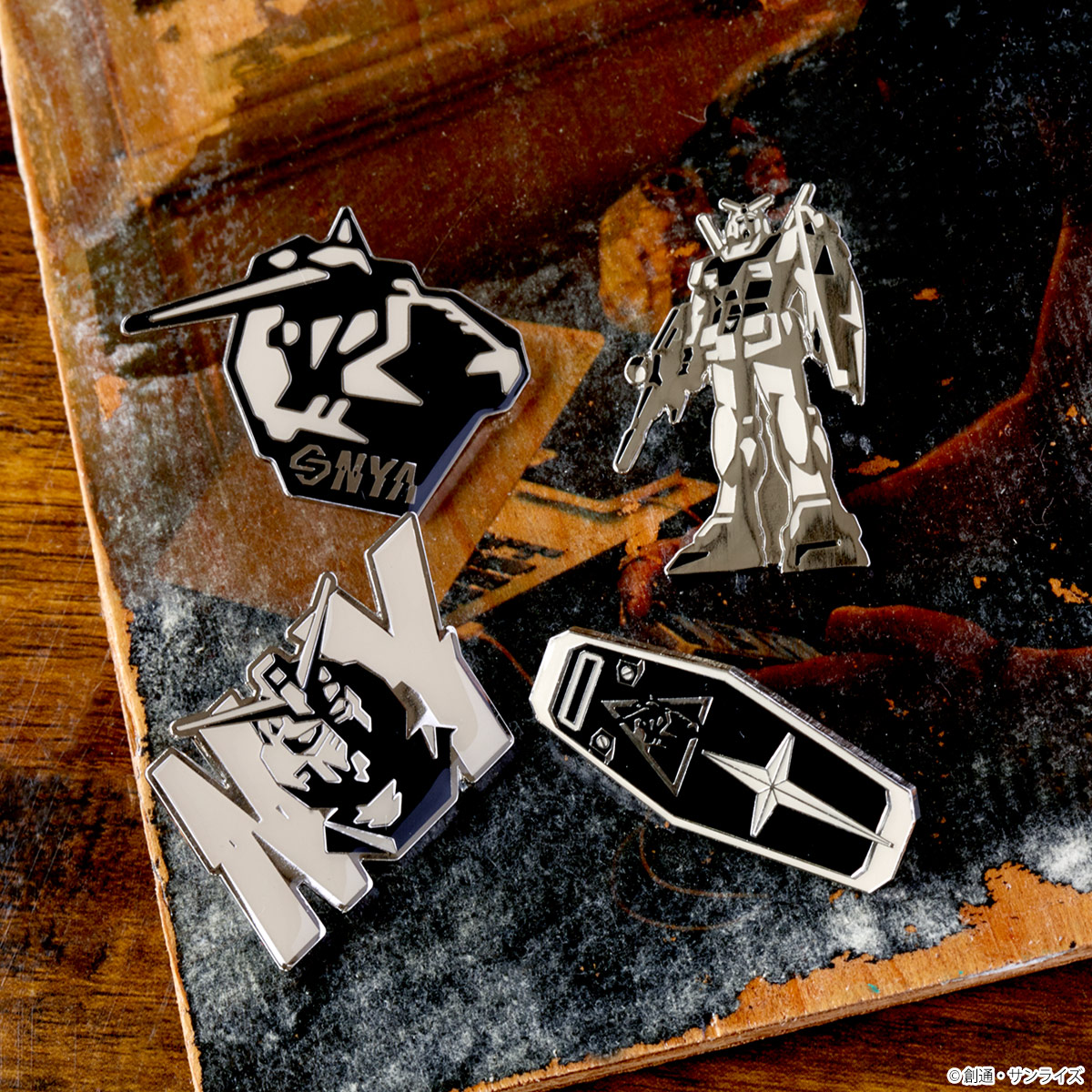 STRICT-G NEW YARK ピンバッジ ガンダムスタンディング柄 ｜ STRICT-G