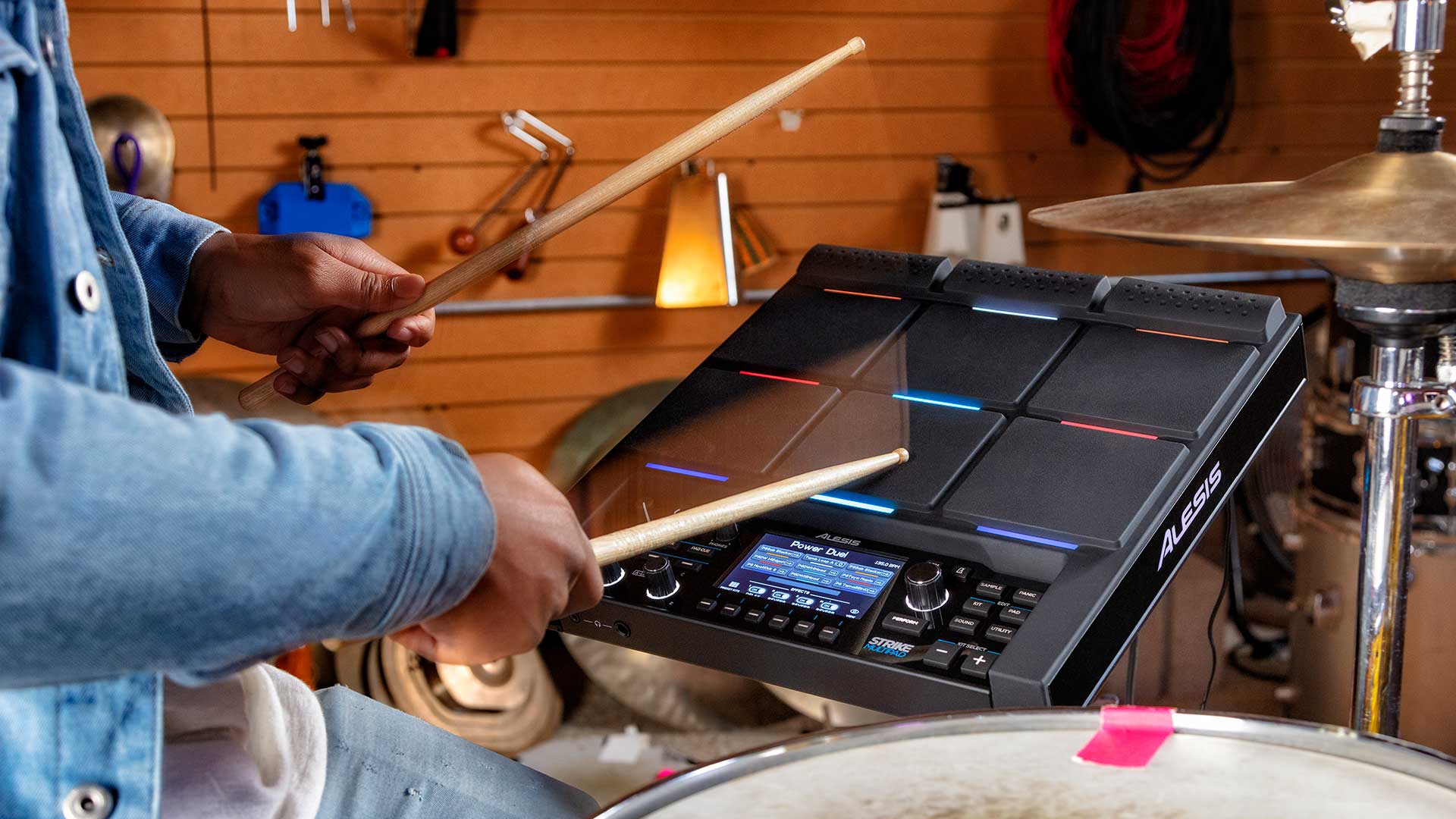 Alesis Strike Multipad | プロフェッショナル・パッド型・ドラムマシン