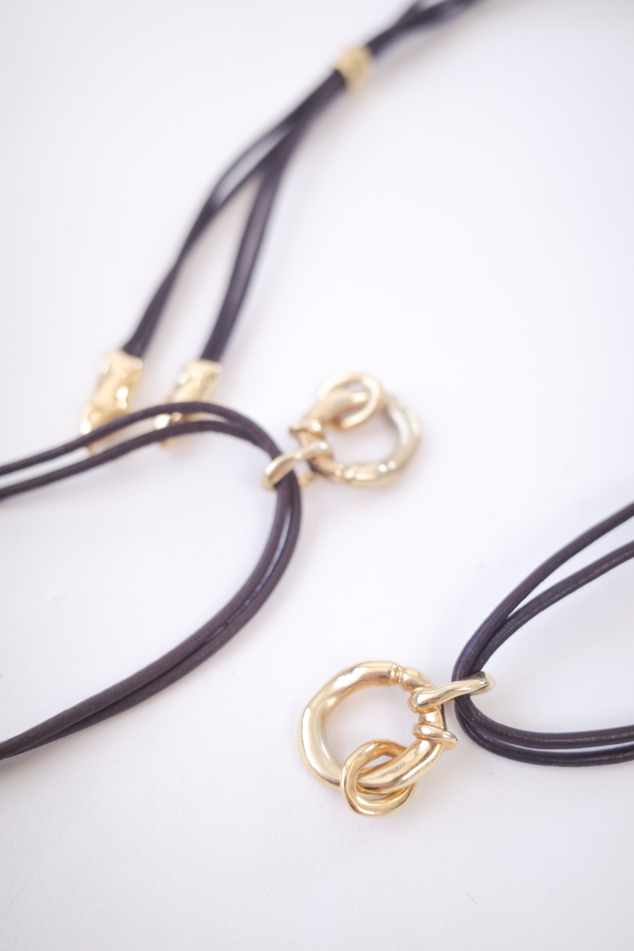 VOID LEATHER NECKLACE GOLD – STRONG