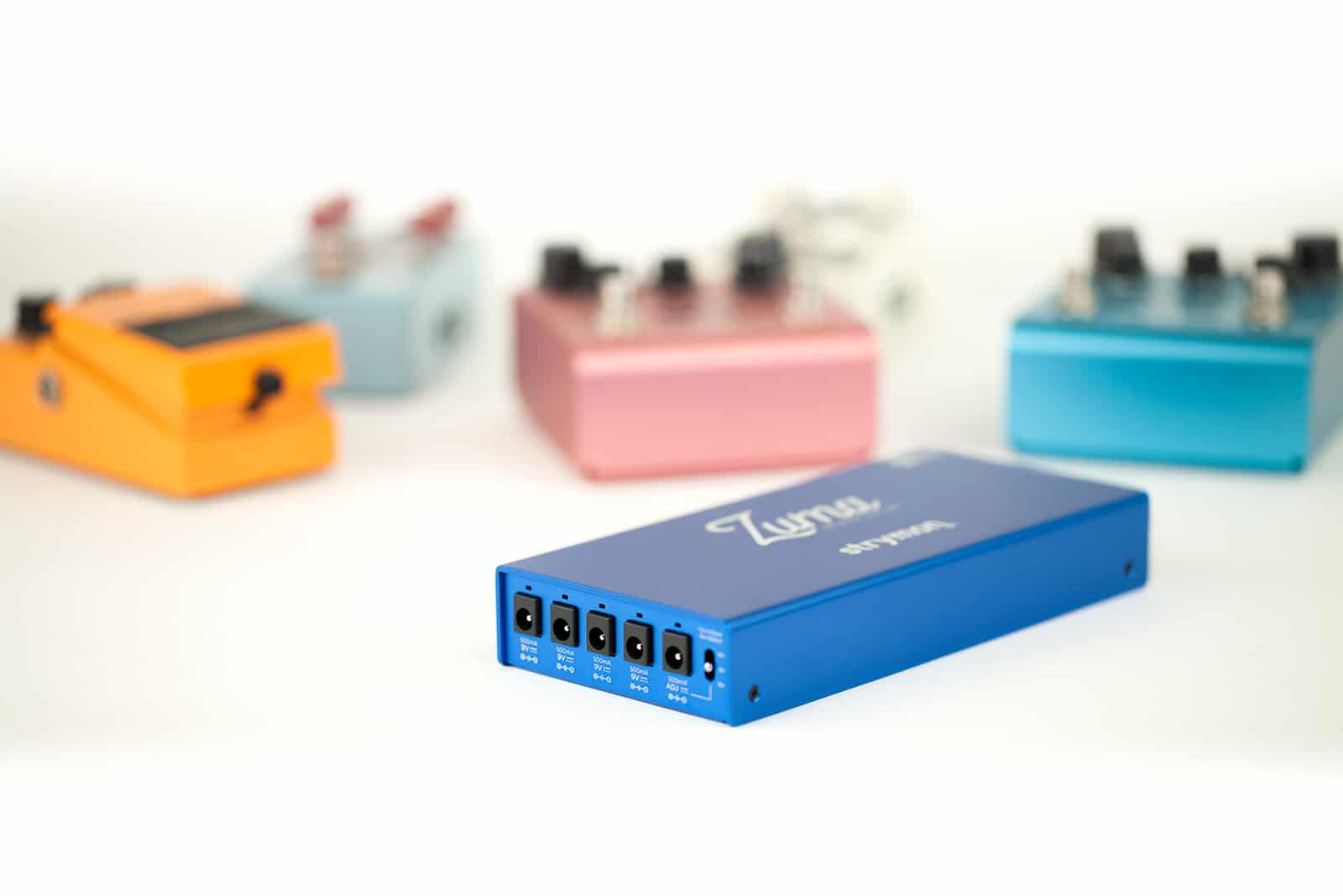 Zuma R300 Low Profile Pedal Power Supply - Strymon