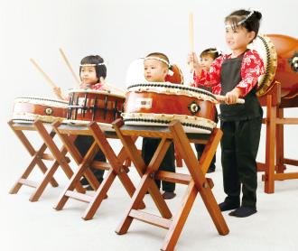 郷のひびきシリーズ幼保向け和太鼓Cセット(バチ付) HG-C | 鈴木楽器製作所