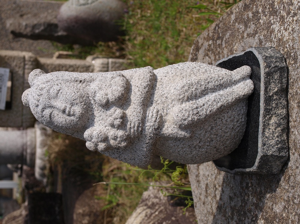 愛知県岡崎市の日本庭園石灯篭・水鉢蹲（つくばい）・石製品の製造販売