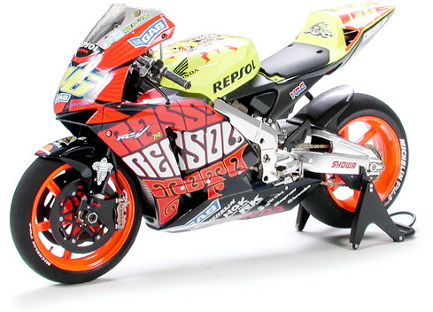Repsol Honda RC 211V 03 Tamiya 14097