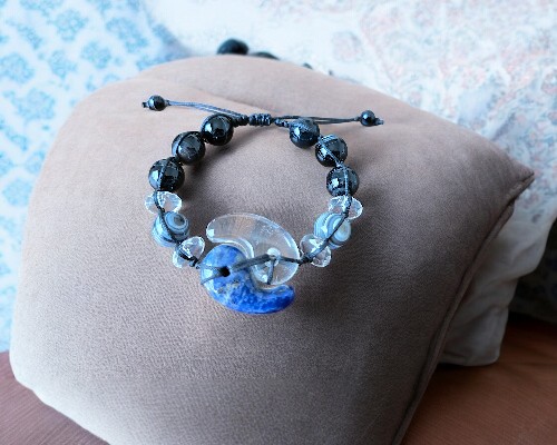 勾玉ソーダライトブレスレット：古代の神秘と現代の力 商品詳細