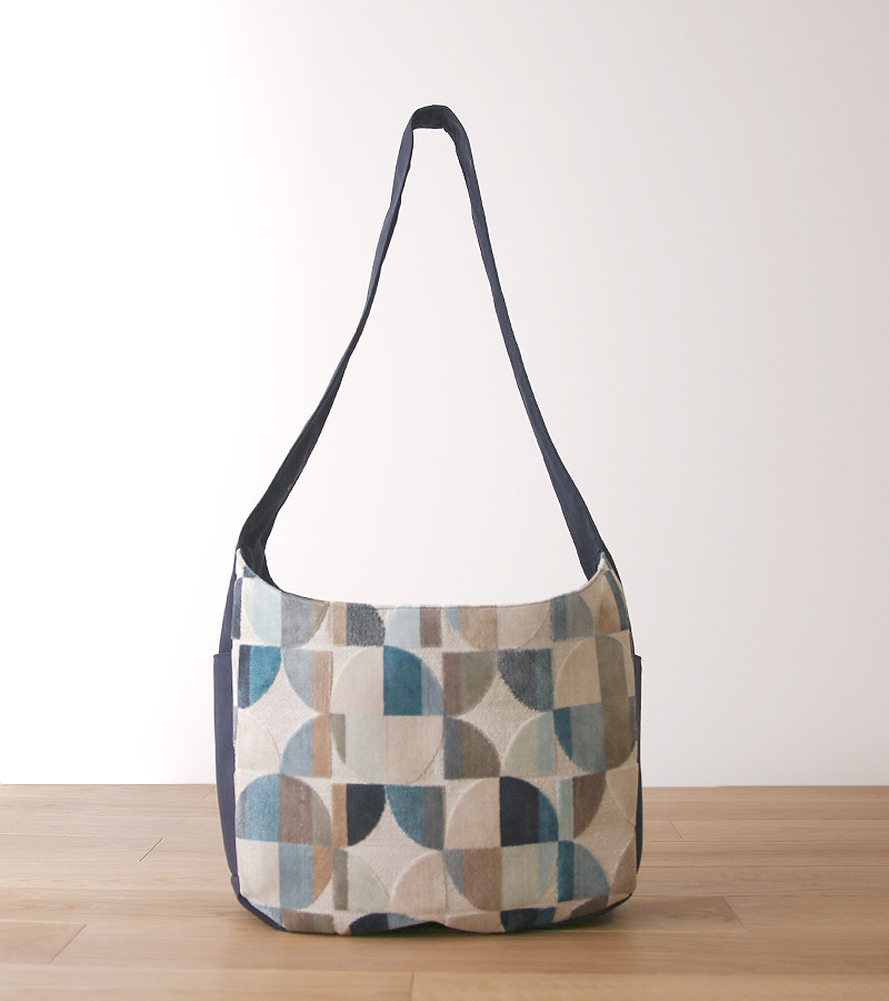 寸法図【NO.3317】脇から手紐に続くショルダーバッグ [M便 0/1]の通販