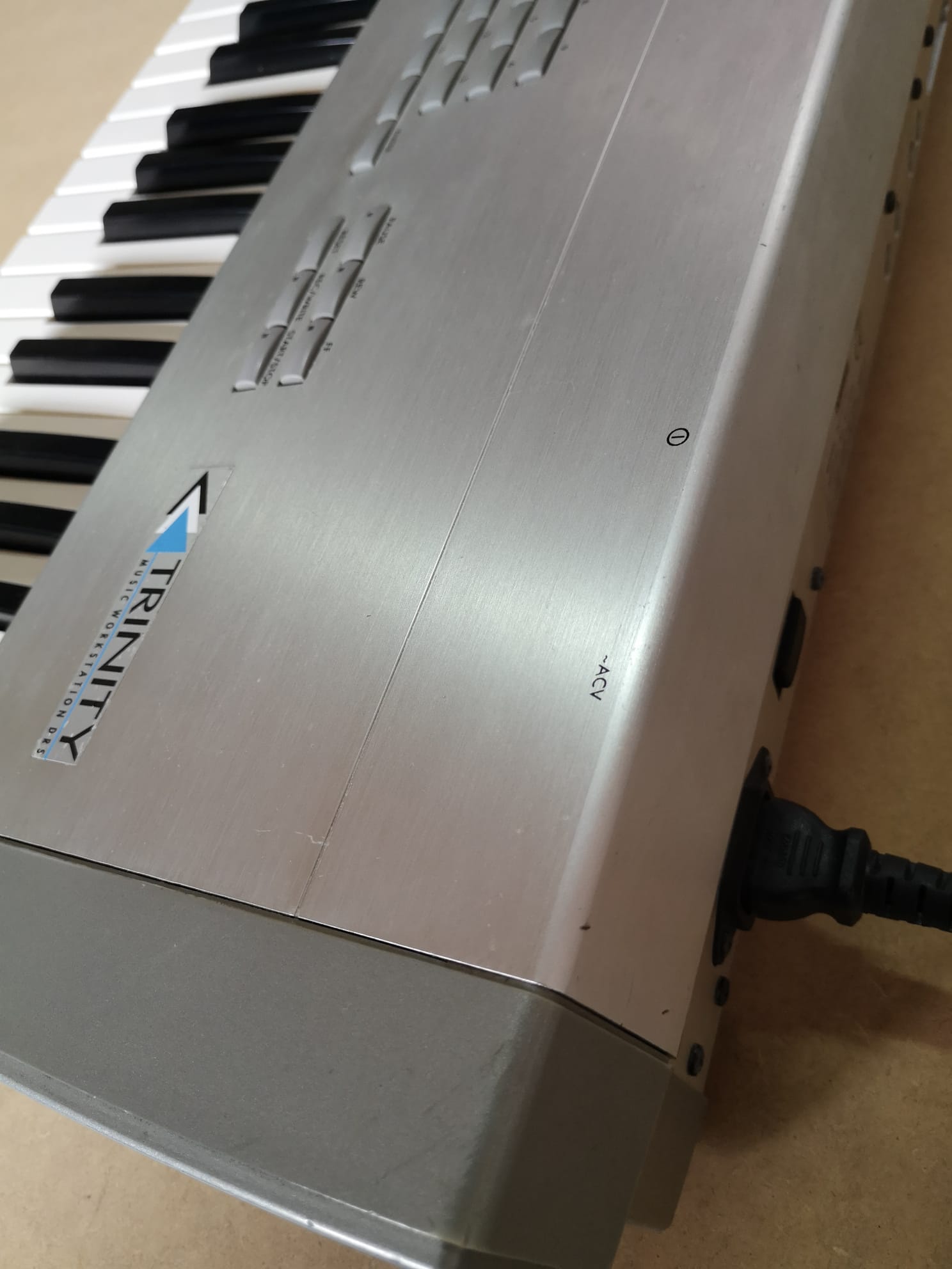 KORG TRINITY 61 KEYS SYNTHONIA LIBRARIES SOLO TRI INSTALLED