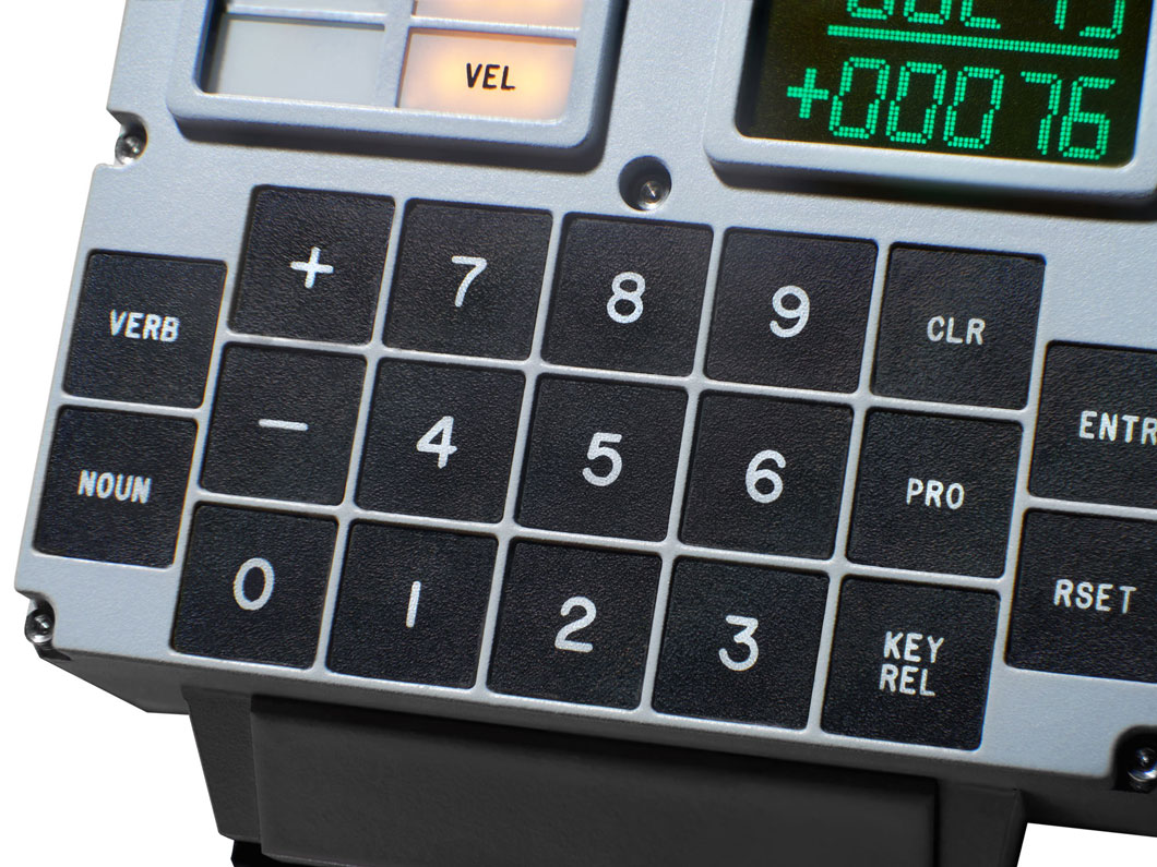 アポロ11号月面着陸で宇宙飛行士が使用したコンピューター“DSKY”が