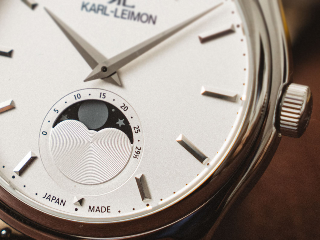 手になじむ、小ぶりな38mm【3万円台の本格ムーンフェイズウオッチ2機種