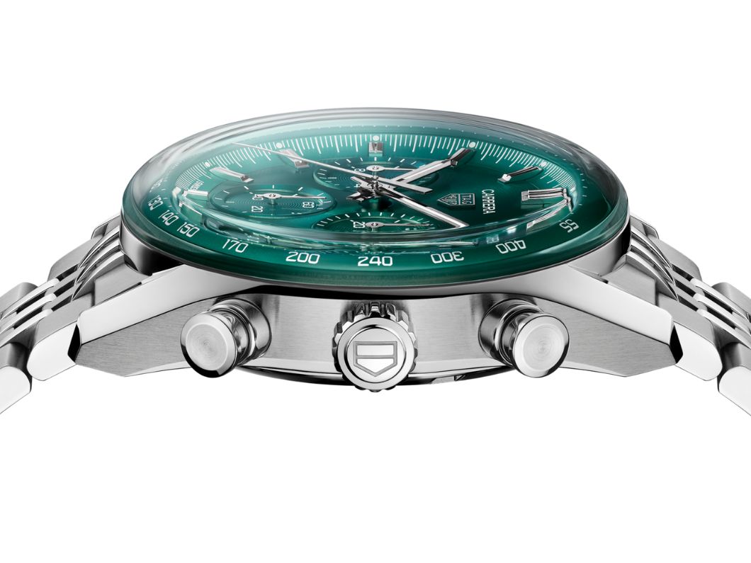 約80時間のパワーリザーブを誇る自社製ムーヴメント搭載“グラス