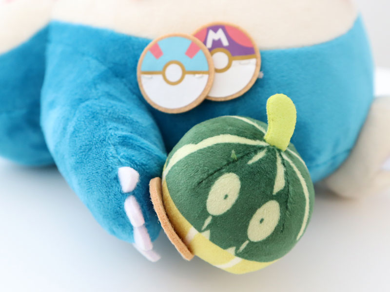 ハロウィンの晩餐会を楽しんでいるポケモンたちが描かれた「Pokémon