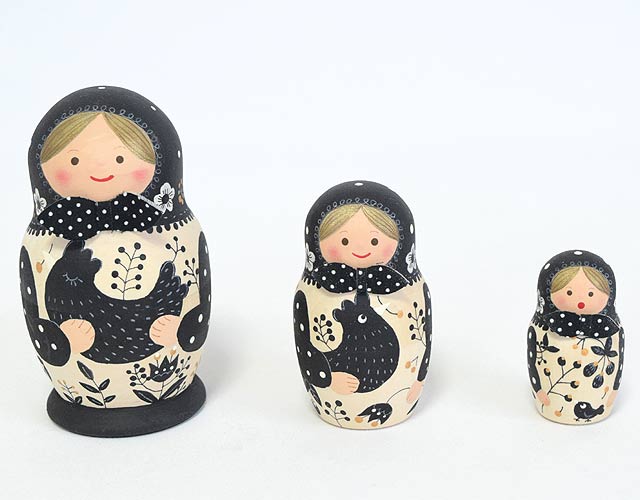 モノトーン調のマトリョーシカ 北向邦子作｜木のおもちゃ ポプリの森