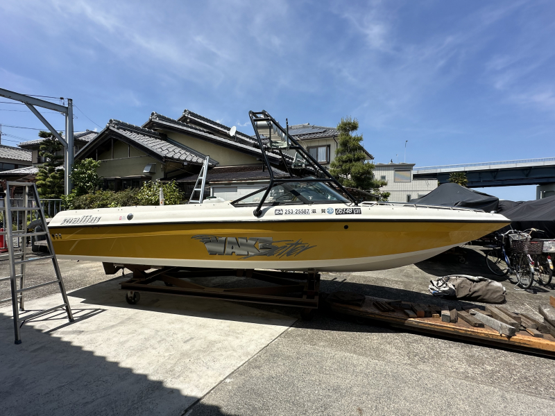 マリブ ウェイクセッター Vドライブ琵琶湖艇イエローハル艇 中古艇