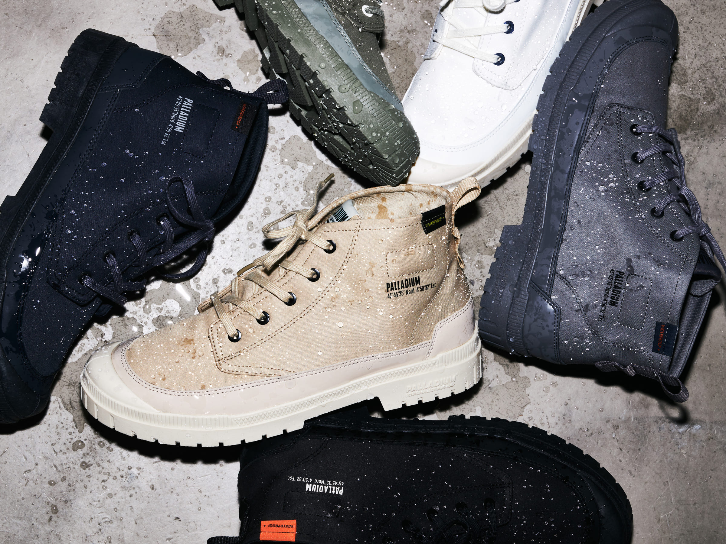雨の続く日にパラディウムの防水ブーツのバリエーションで対応