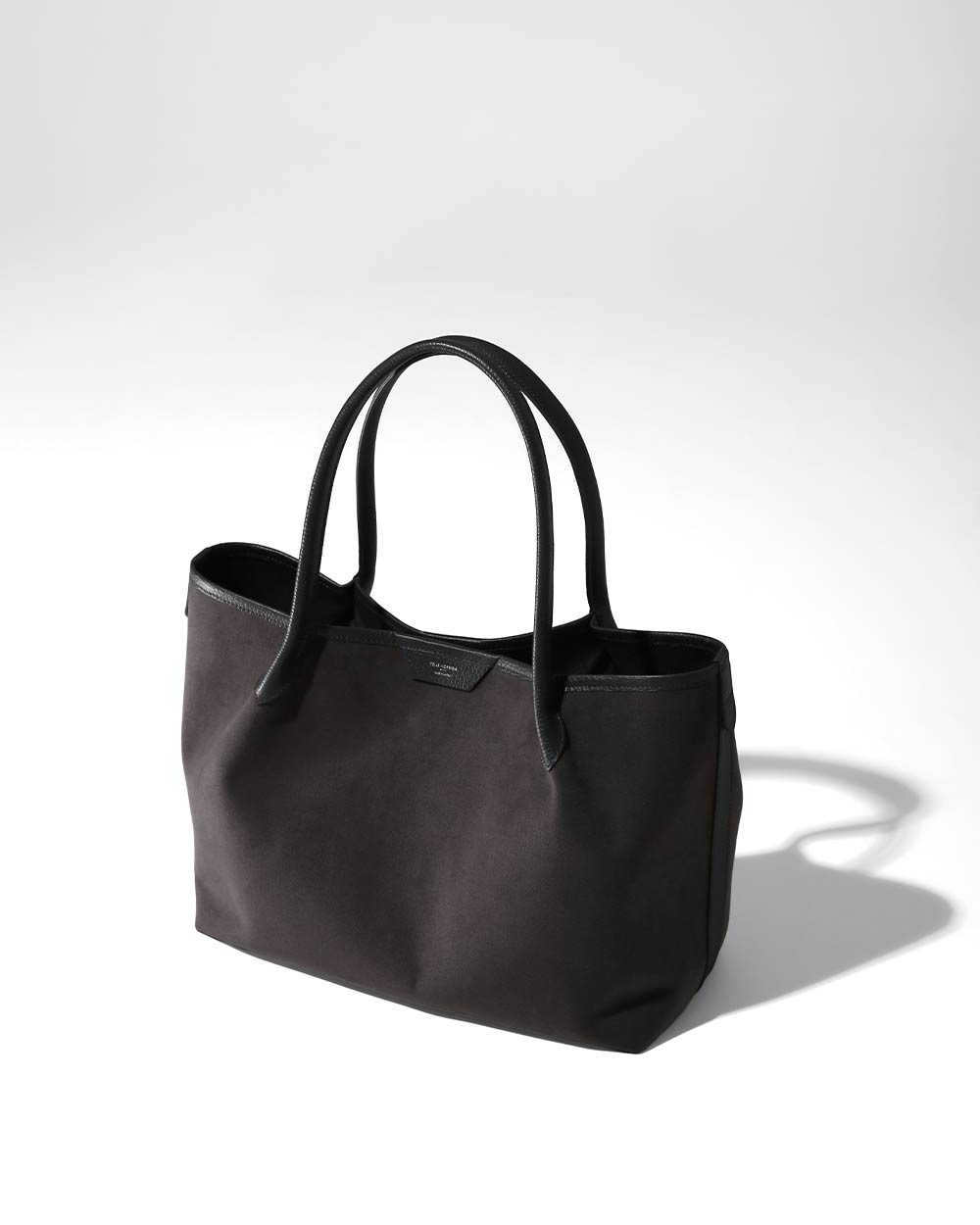 バーニーズ ニューヨーク限定のトートバッグが発売