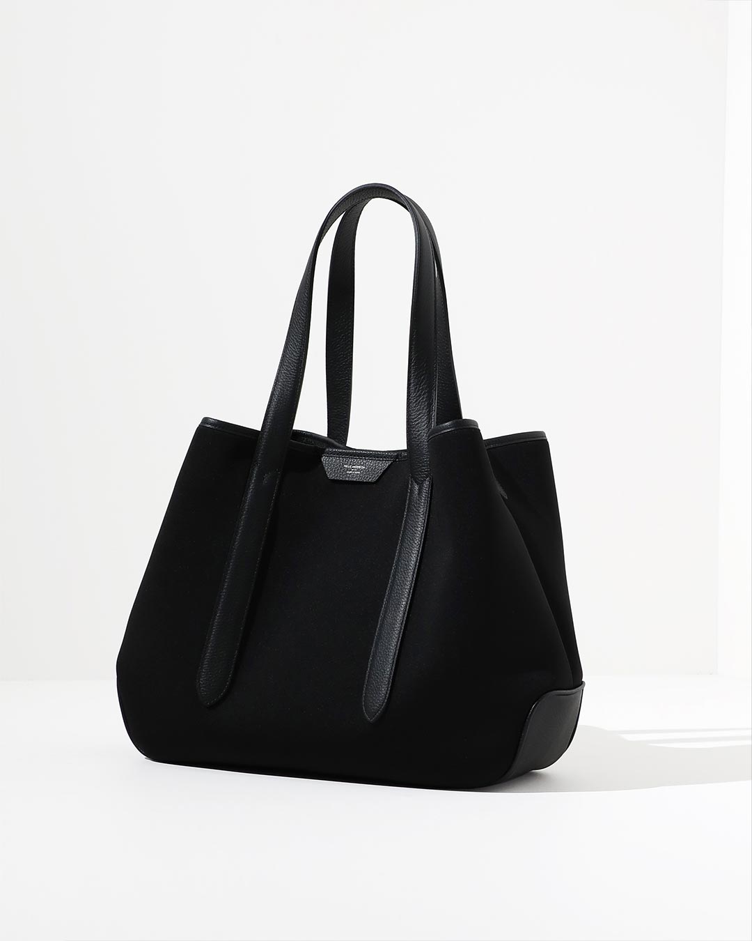 バーニーズ ニューヨーク限定のアイテムが発売