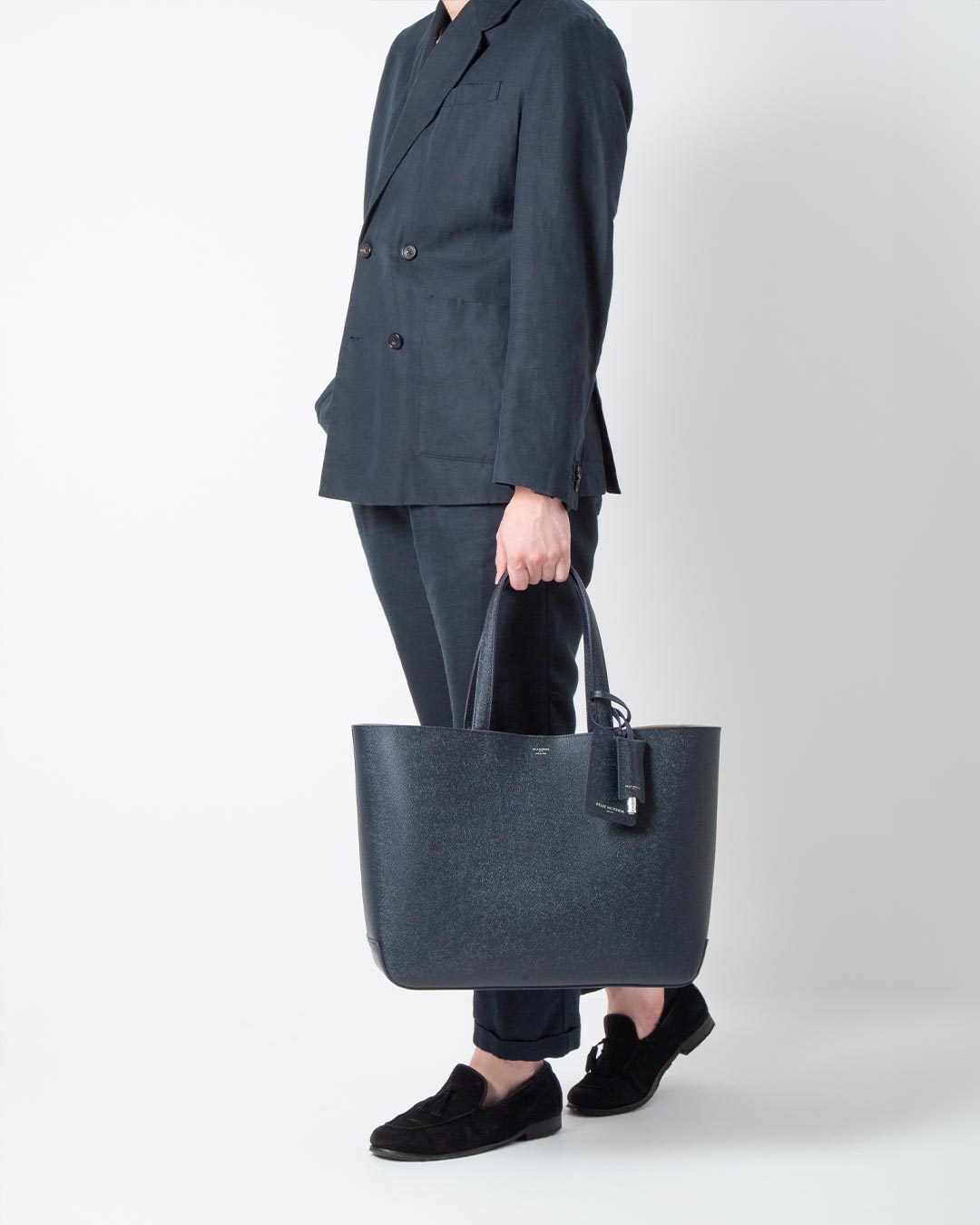 キャビアスキンを使用した新型トートバッグが登場