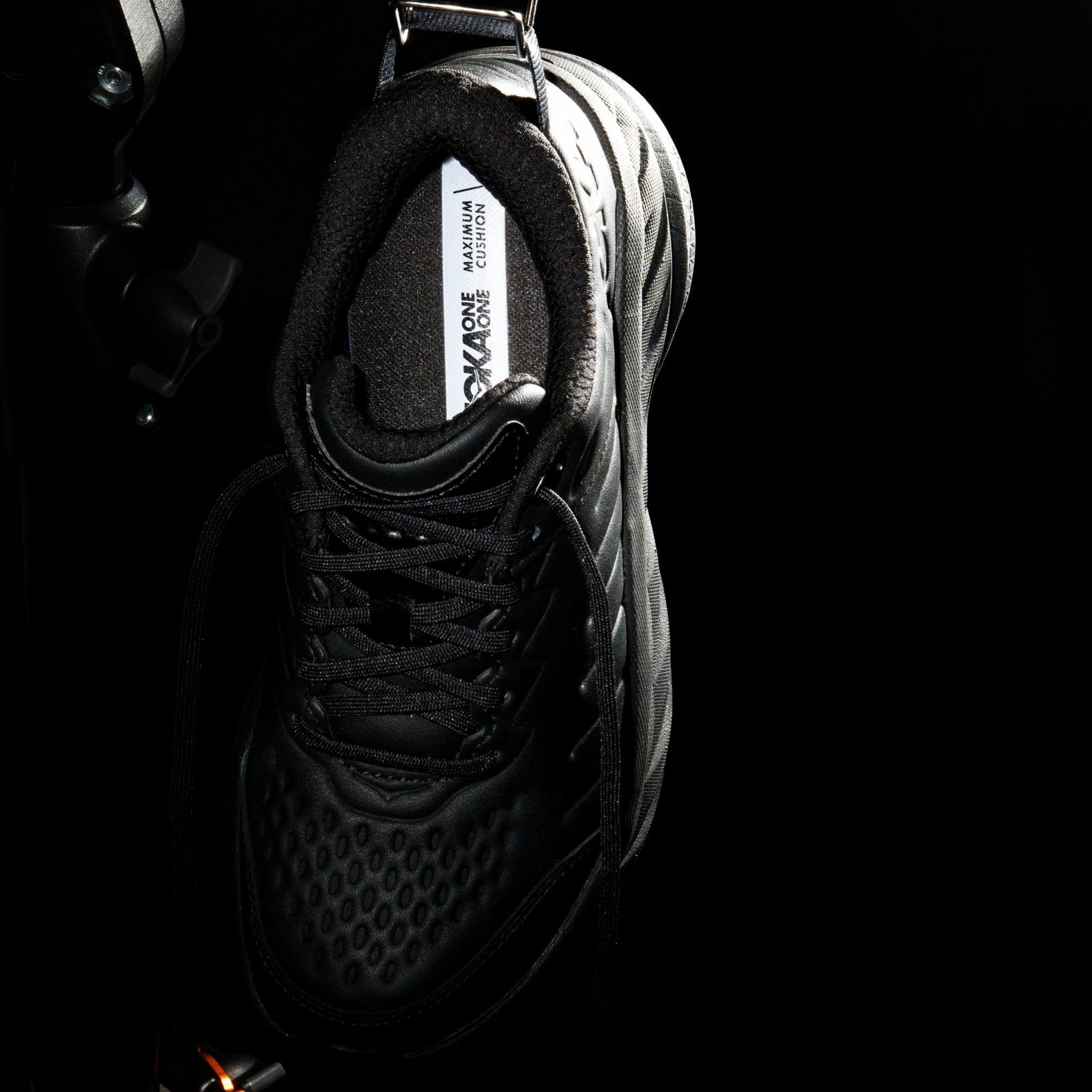 さて、そろそろ真っ黒レザーの厚底HOKA「ボンダイ SR」に手を出して