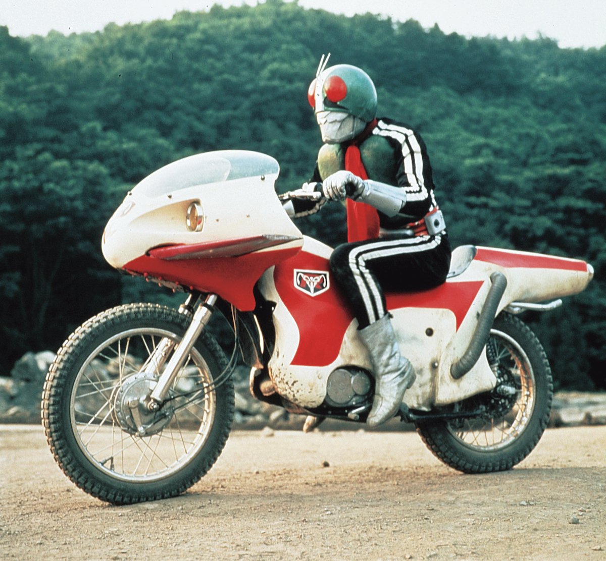 仮面ライダーの頼れる相棒、高性能マシン「サイクロン号」の変遷を