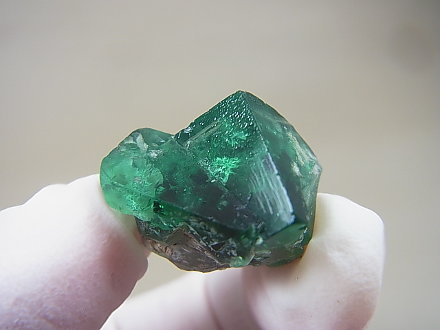 イングランド・ダイアナマリア鉱山産強蛍光フローライト原石 7.9g