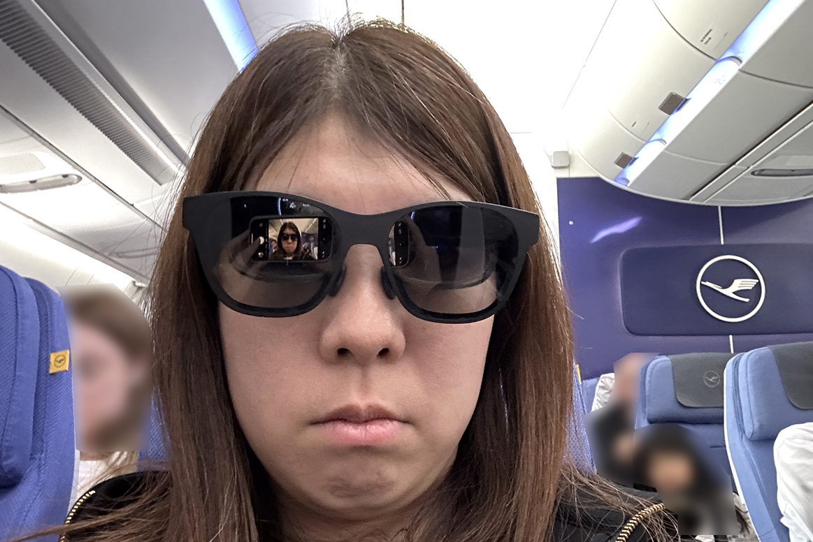 飛行機内で感動の高解像度！ メガネ型ディスプレイ「XREAL Air」で