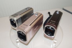 JVC、F1.2レンズ搭載で小型・軽量化した“Everio”「Vシリーズ」 - PHILE WEB